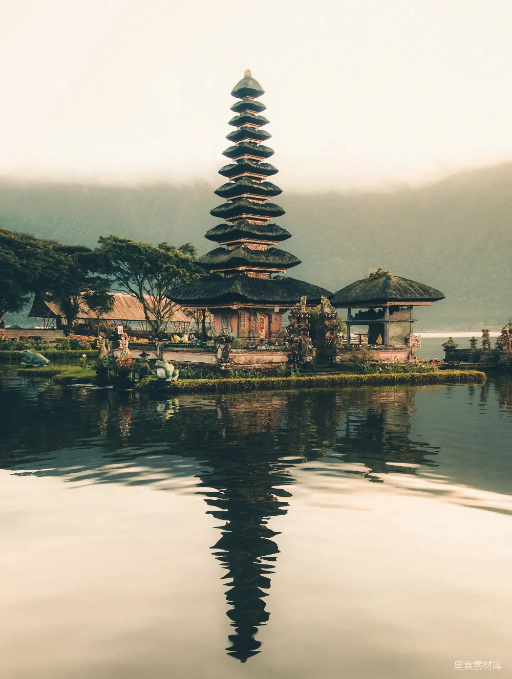 高清摄影 旅行 实验性 自然 水边寺庙和树木