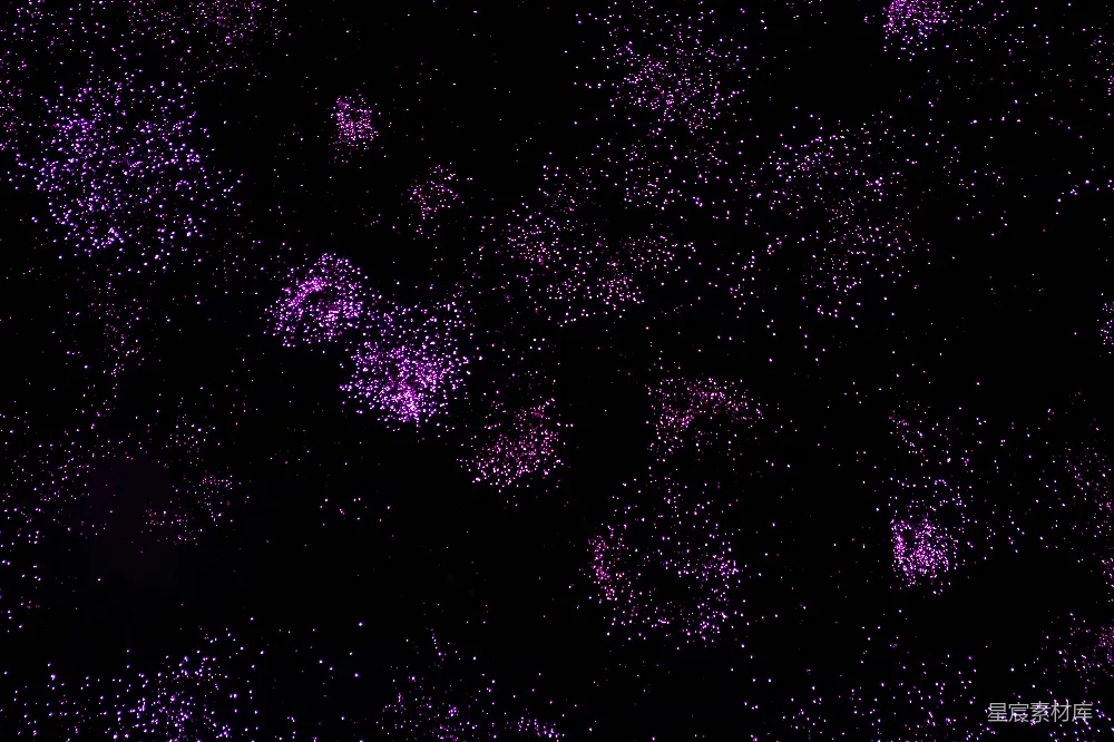 高清摄影 实验性 一个满天星斗的夜空，一群星星在闪烁。