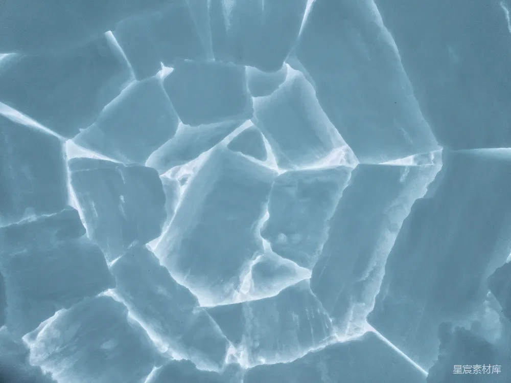 高清摄影  雪地上冰块的特写视角