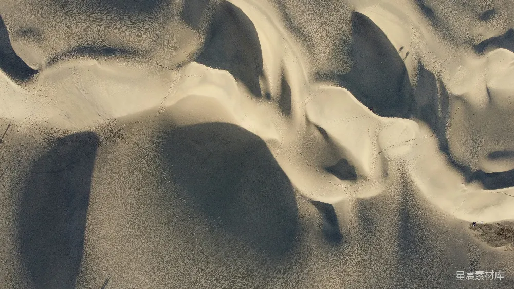 高清摄影  一张覆盖着积雪的山的特写照片