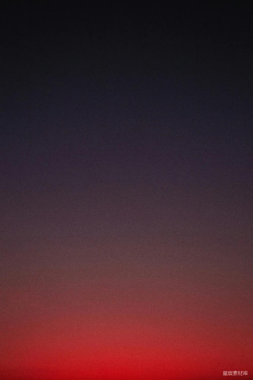 高清摄影  夕阳正落在这片水域的天际。
