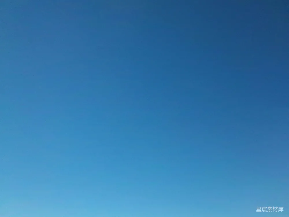 高清摄影  一群人在沙滩上站着。