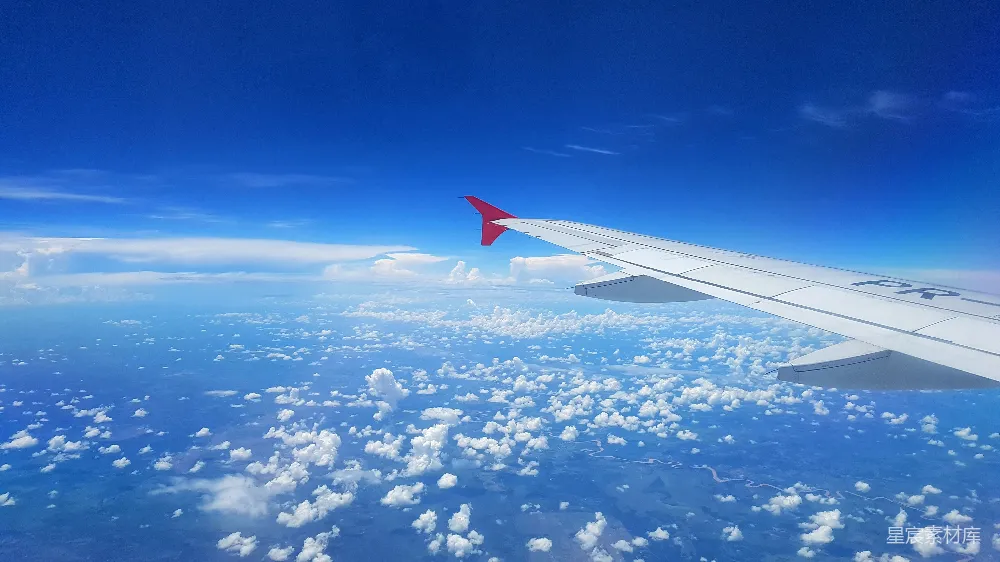 高清摄影  一架白色的飞机在空中飞行