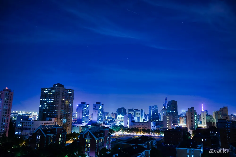 高清摄影  夜间的灯火通明的城市建筑