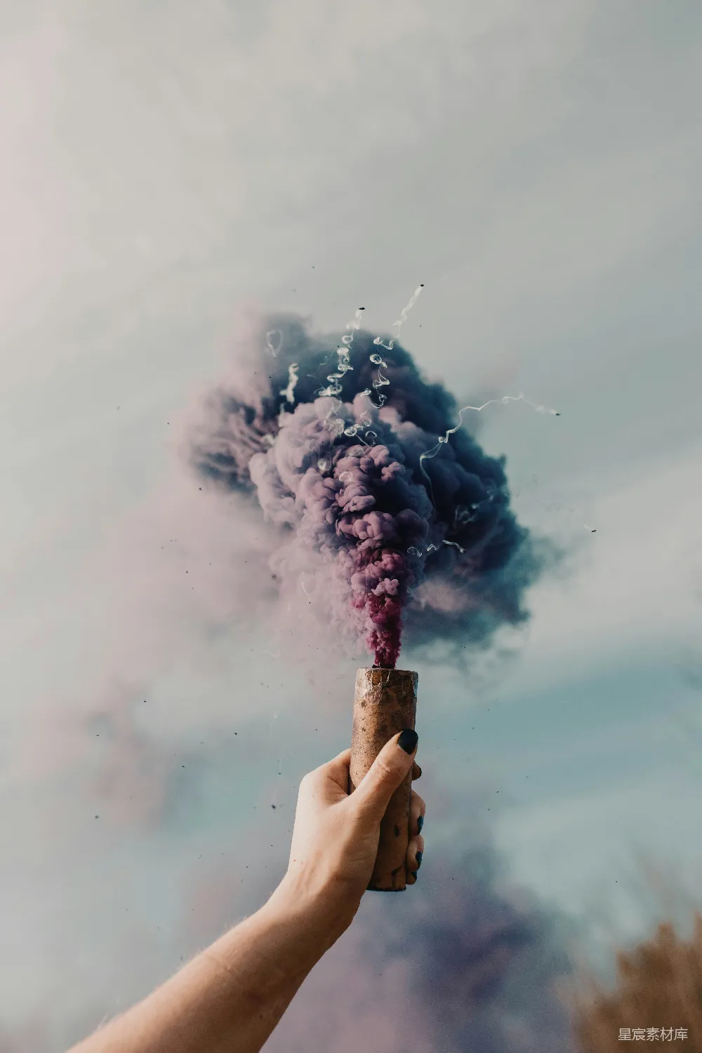 高清摄影 实验性 人脸上拿着白烟