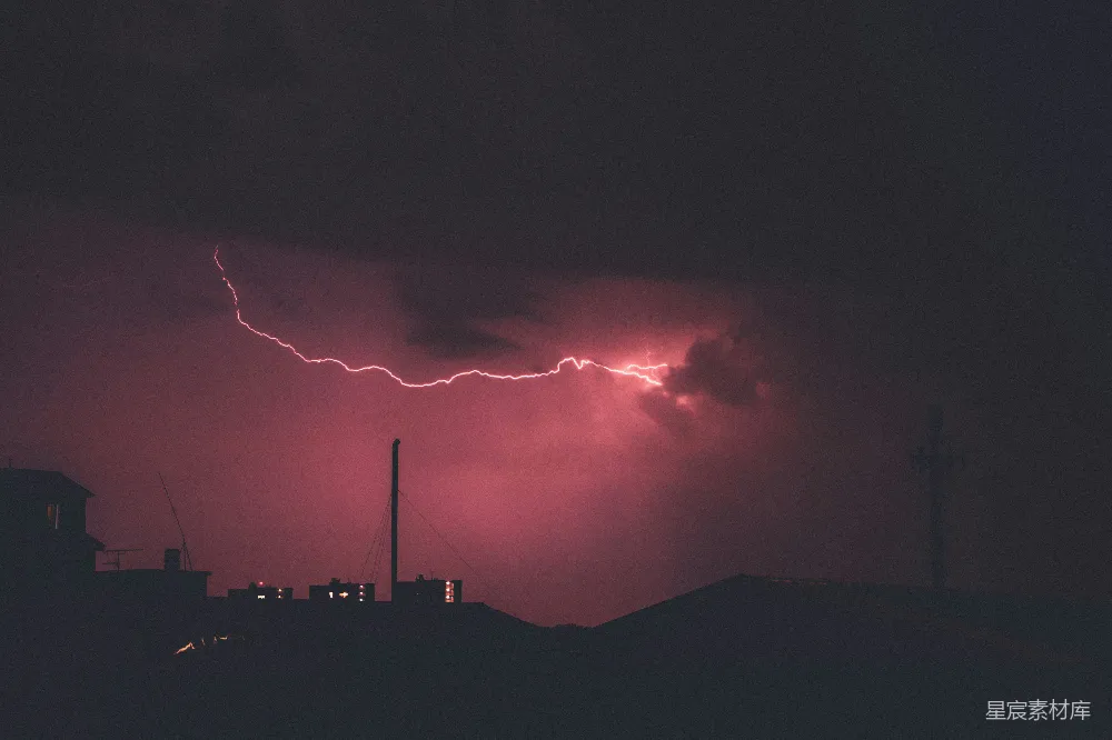 高清摄影  夜晚拍摄的闪电照片