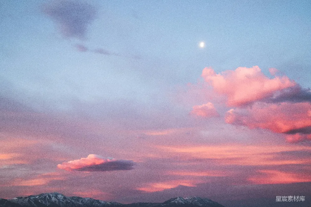高清摄影  云层中的夕阳下山的剪影