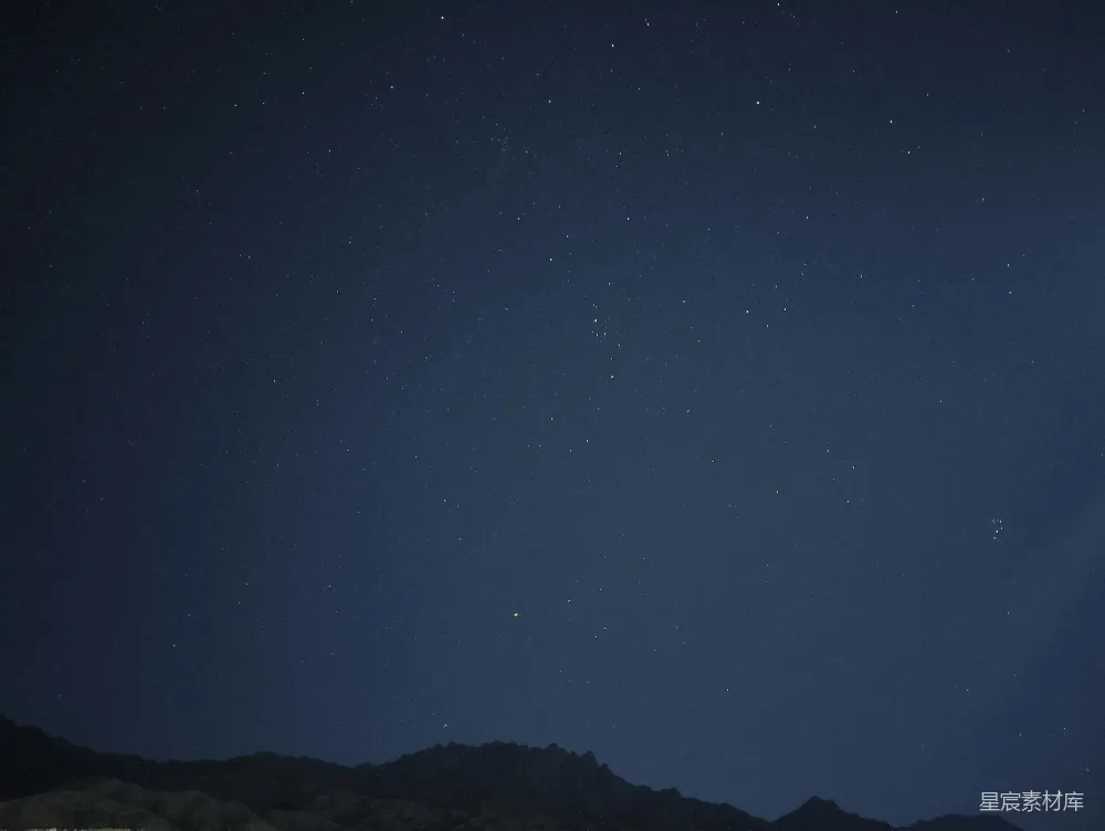 高清摄影  群山之上星光闪烁的夜空