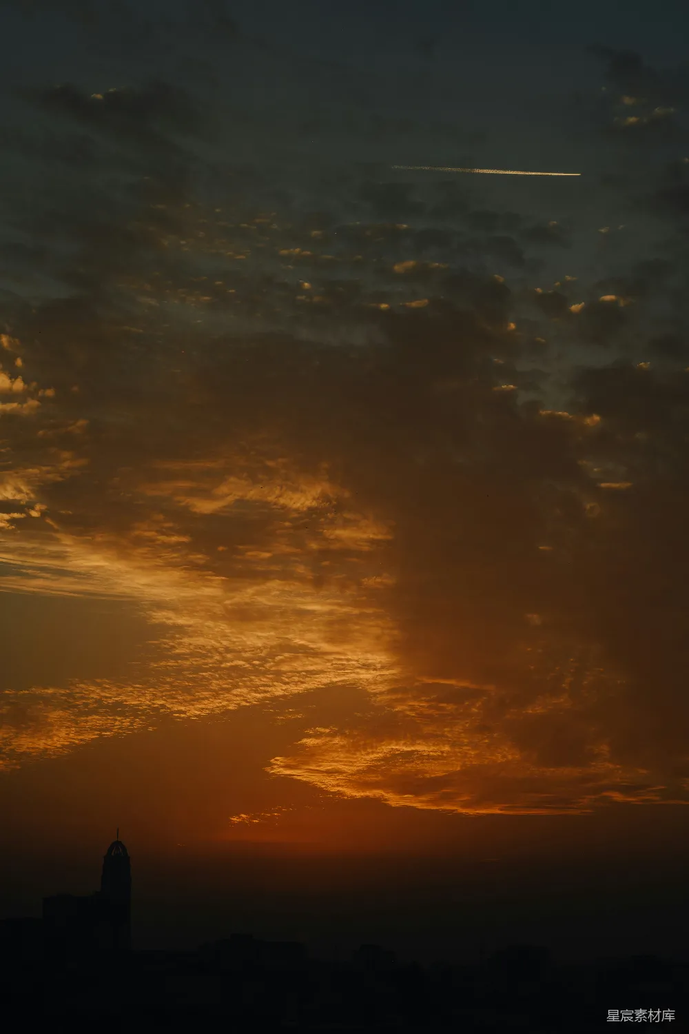 高清摄影  夕阳正在城市的天际落下