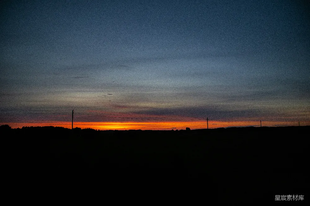 高清摄影  夕阳正落在这片田野的天际。
