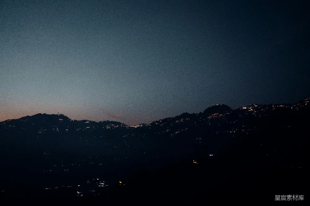 高清摄影  从远处看夜晚的山景