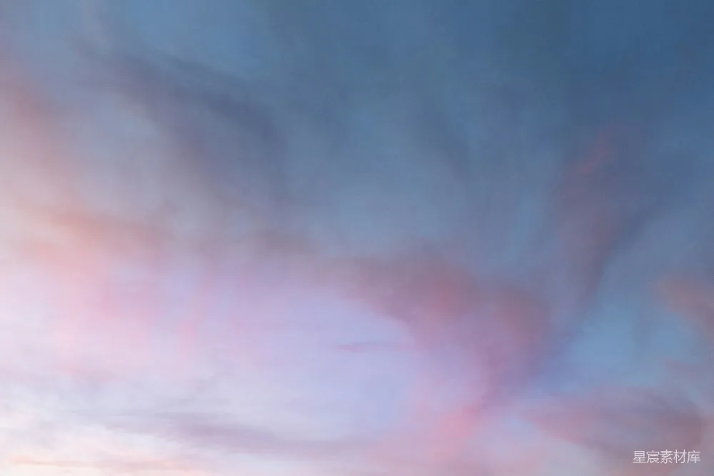 高清摄影  一架飞机在夕阳下飞行