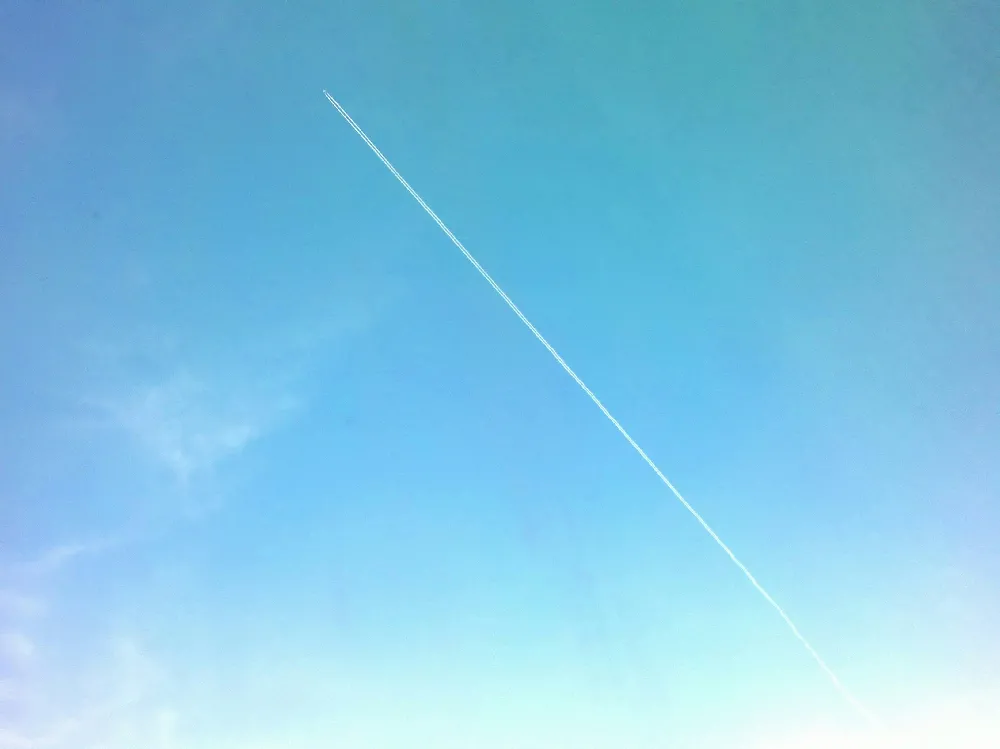 高清摄影  一架在天空中飞行的喷气机