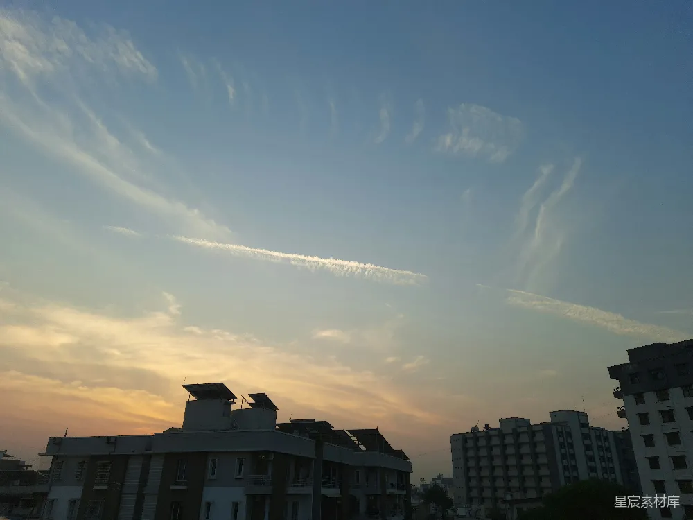 高清摄影 壁纸 夕阳正落在这排建筑后面。