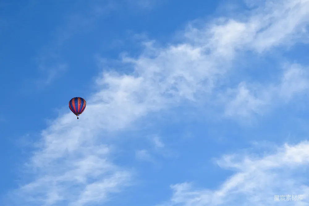 高清摄影  天空中的一只热气球