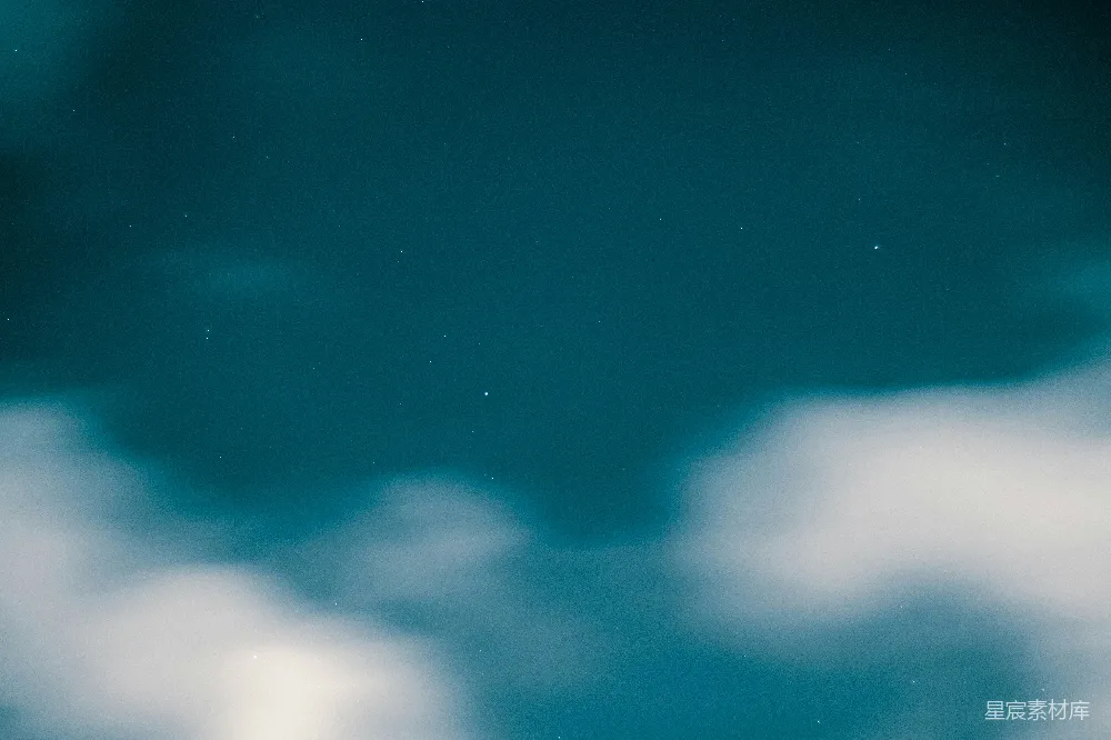 高清摄影  夜晚蓝白色的天空