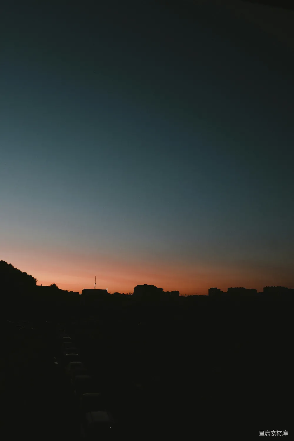 高清摄影  夕阳下建筑物的剪影