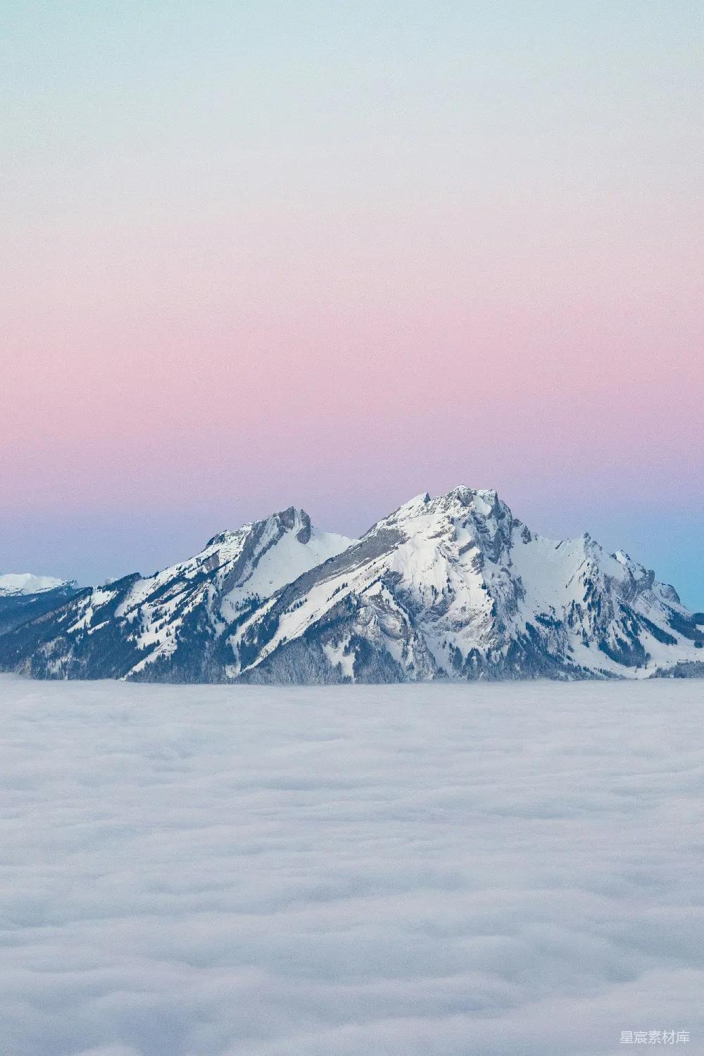 高清摄影  一幅被雪覆盖的山景