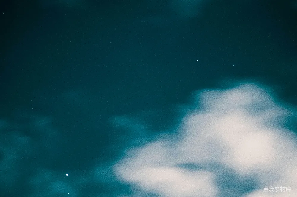 高清摄影  夜晚的蓝天白云