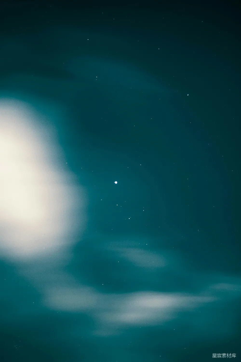 高清摄影  蓝白相间的星空夜景