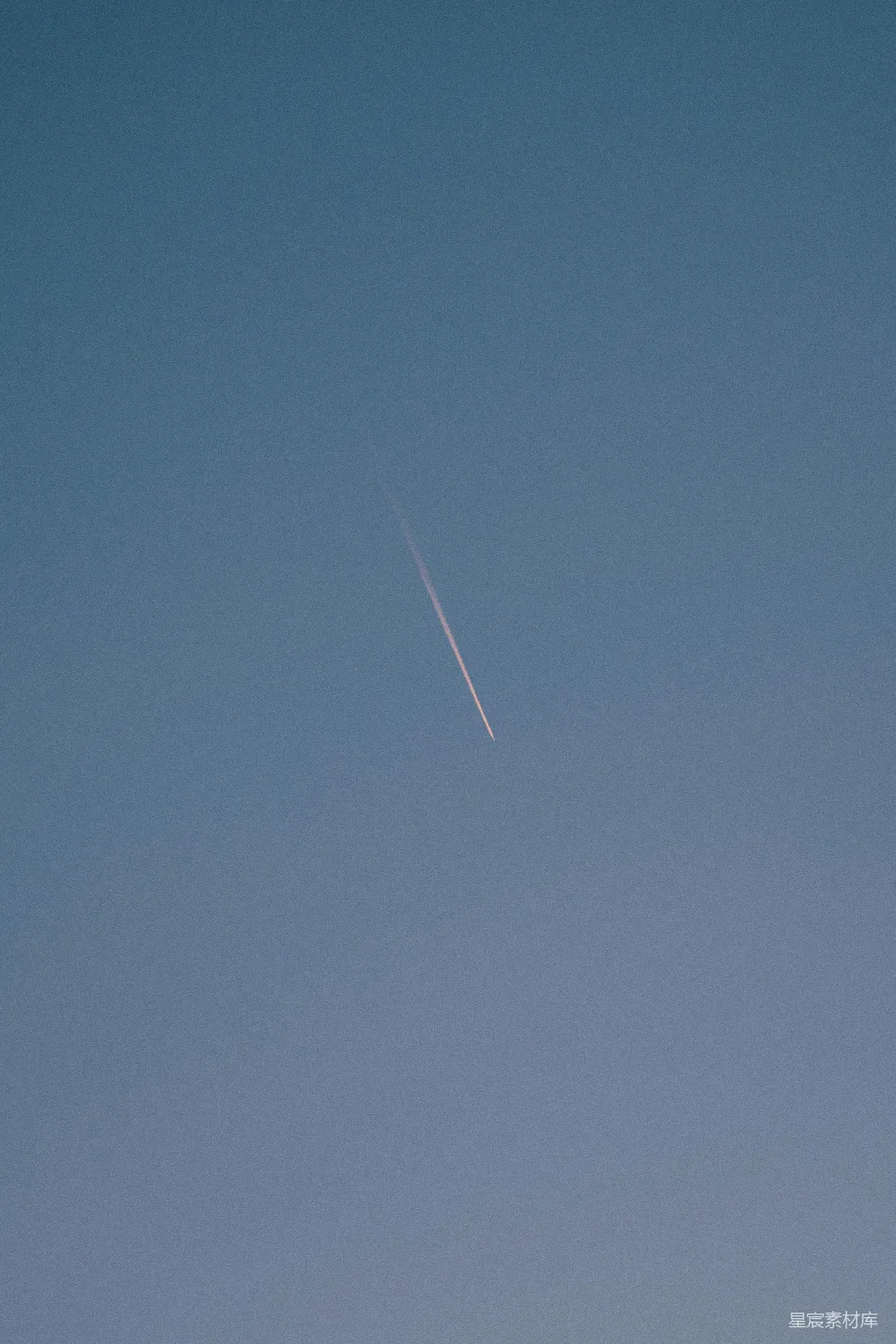 高清摄影  一架飞机在空中飞行