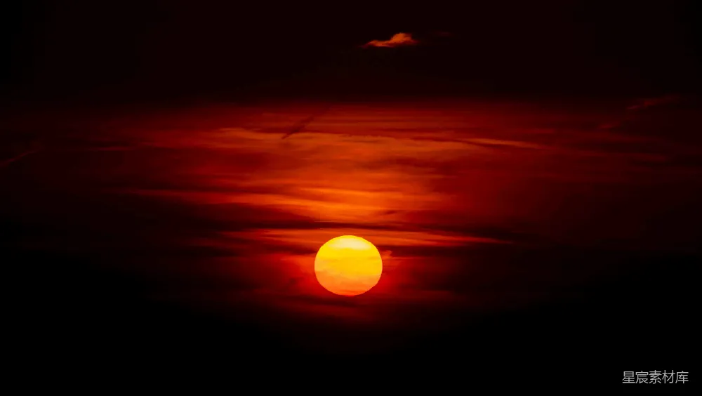 高清摄影 自然 壁纸 夕阳在黑暗的天空中落下