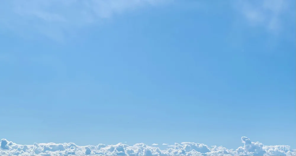 高清摄影  一个滑雪板在雪地里的人