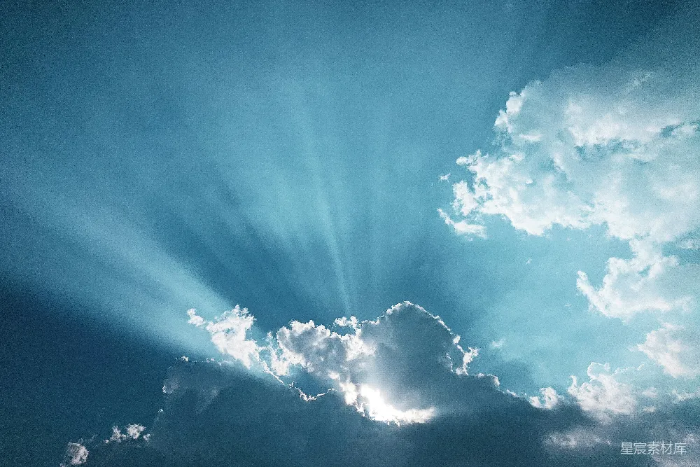 高清摄影 壁纸 太阳透过云层照耀在天空中。