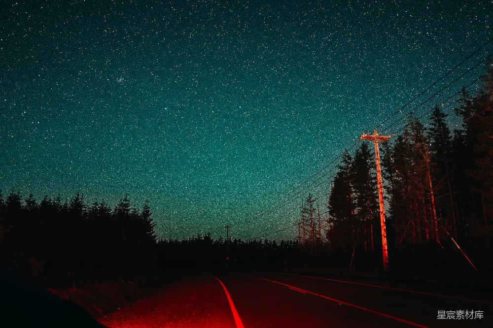 高清摄影 自然 壁纸 夜晚的道路，星星在上方闪耀。