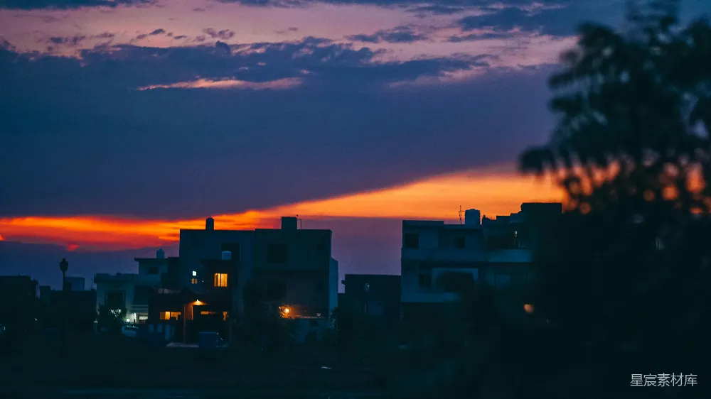高清摄影  夕阳下建筑物的剪影