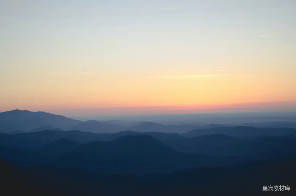 高清摄影  夕阳下的山影