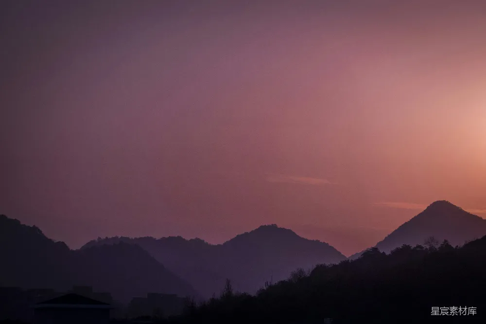 高清摄影  白天山峦的剪影