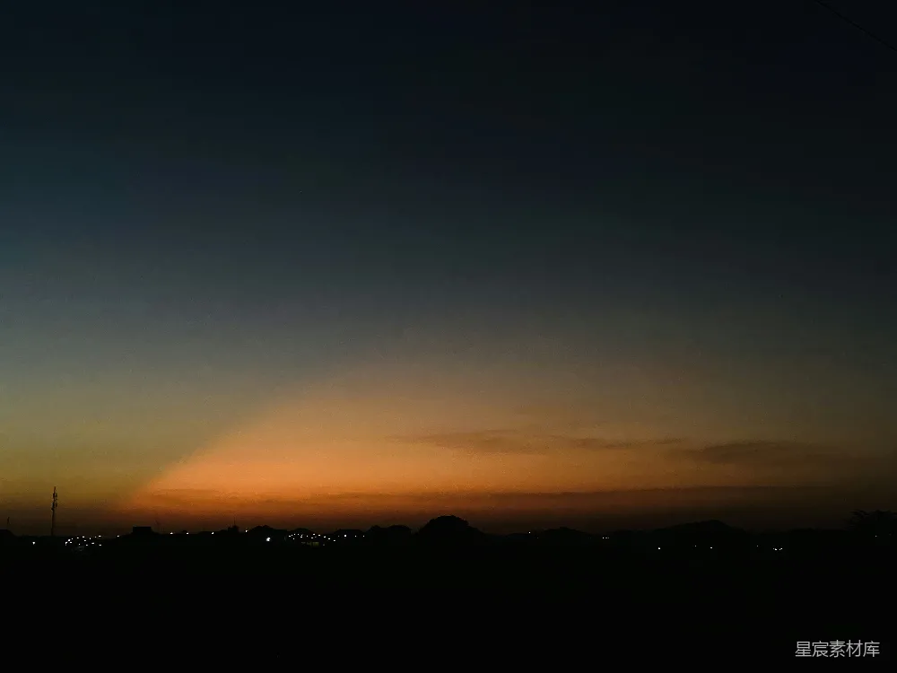 高清摄影  夕阳在城市上空落下。