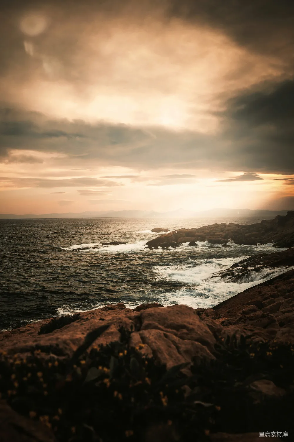 高清摄影  从岩石悬崖上看海景