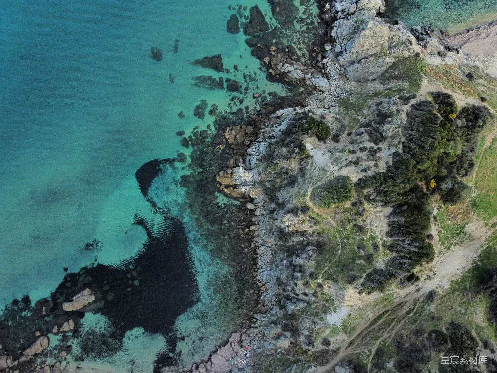 高清摄影  空中俯瞰海滩和一片水域的景象