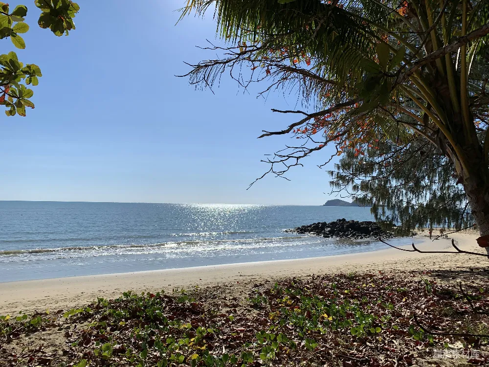 高清摄影  海平面上的海岸线