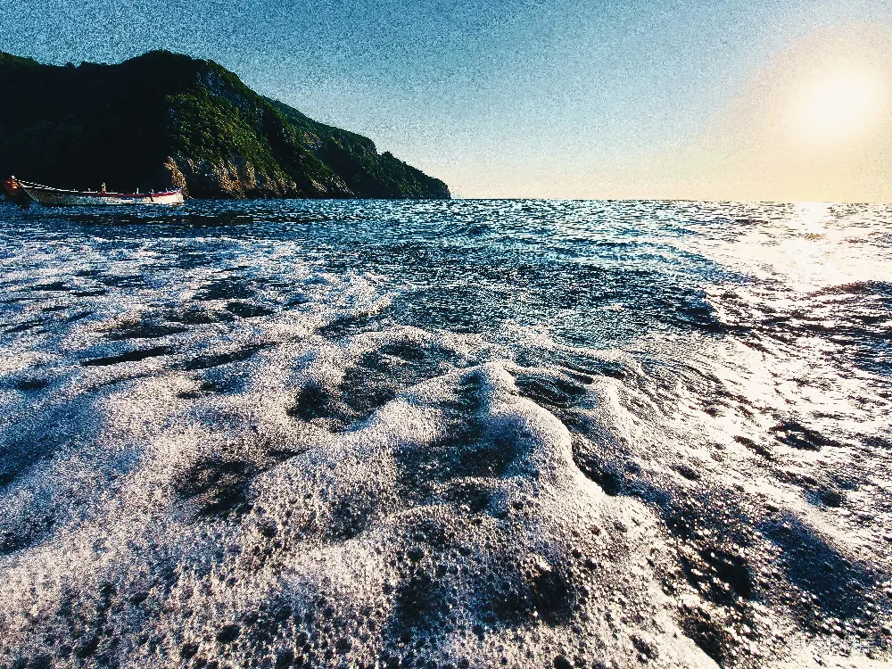 高清摄影 自然 旅行 壁纸 白天的山边水域