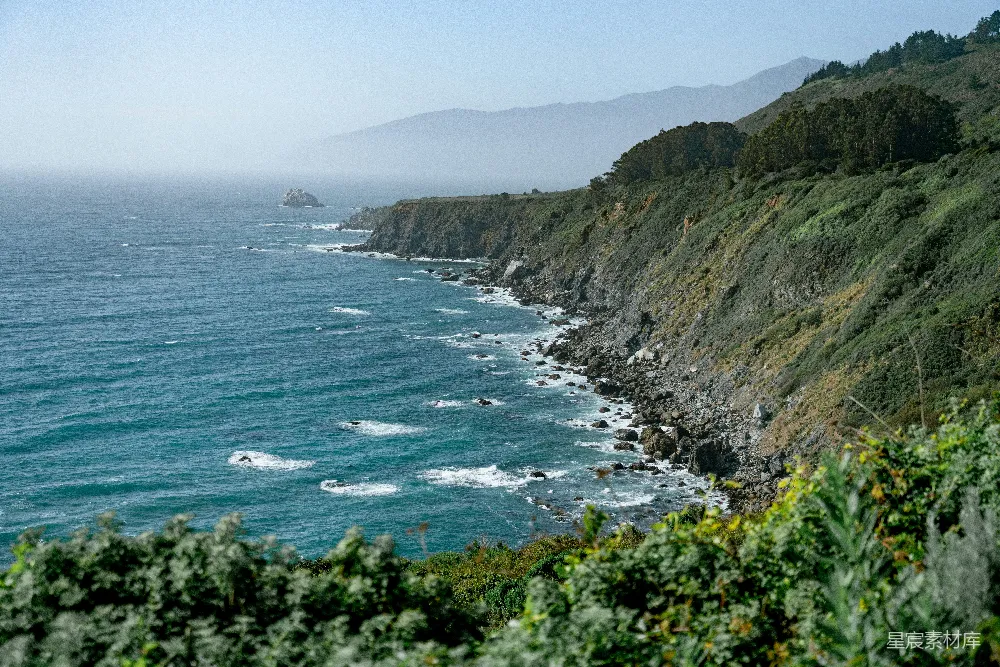 高清摄影  从悬崖上俯瞰大海的景色