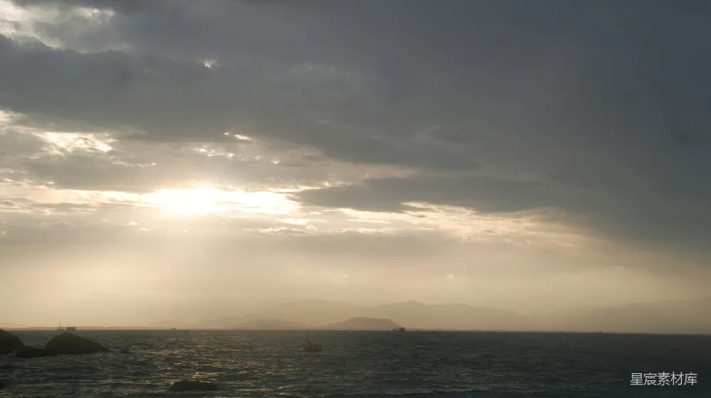 高清摄影 壁纸 自然 一片在多云天空下的水域