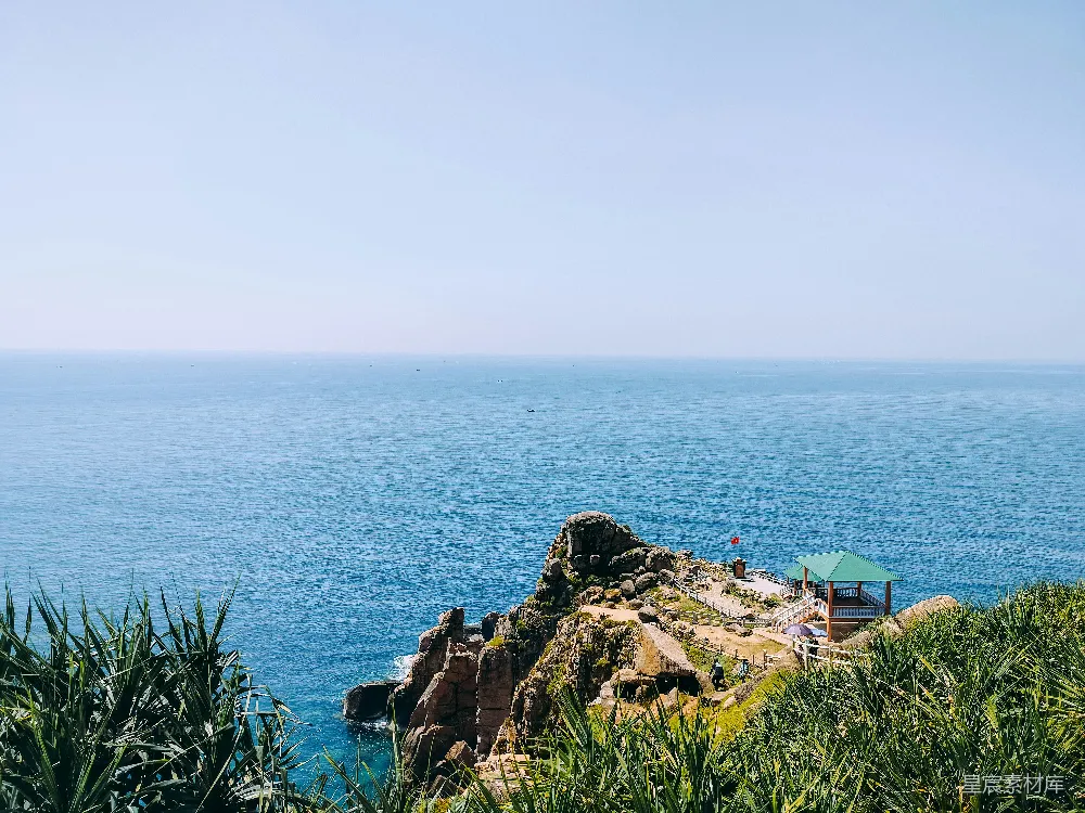 高清摄影  从悬崖上看海景