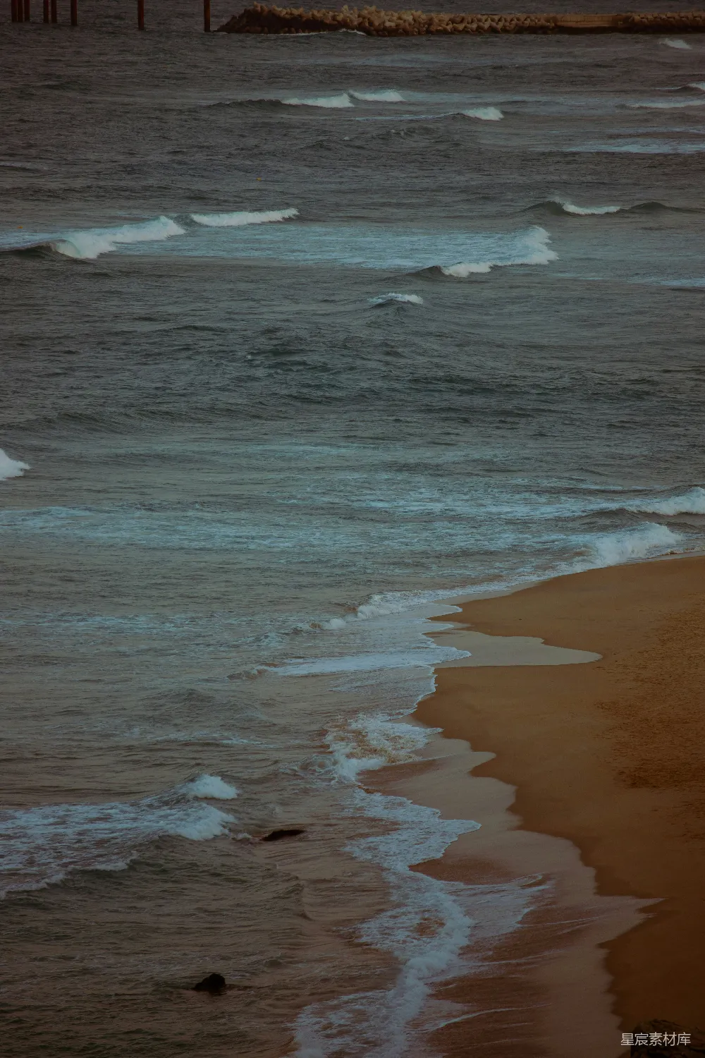 高清摄影  海浪拍打着海滩