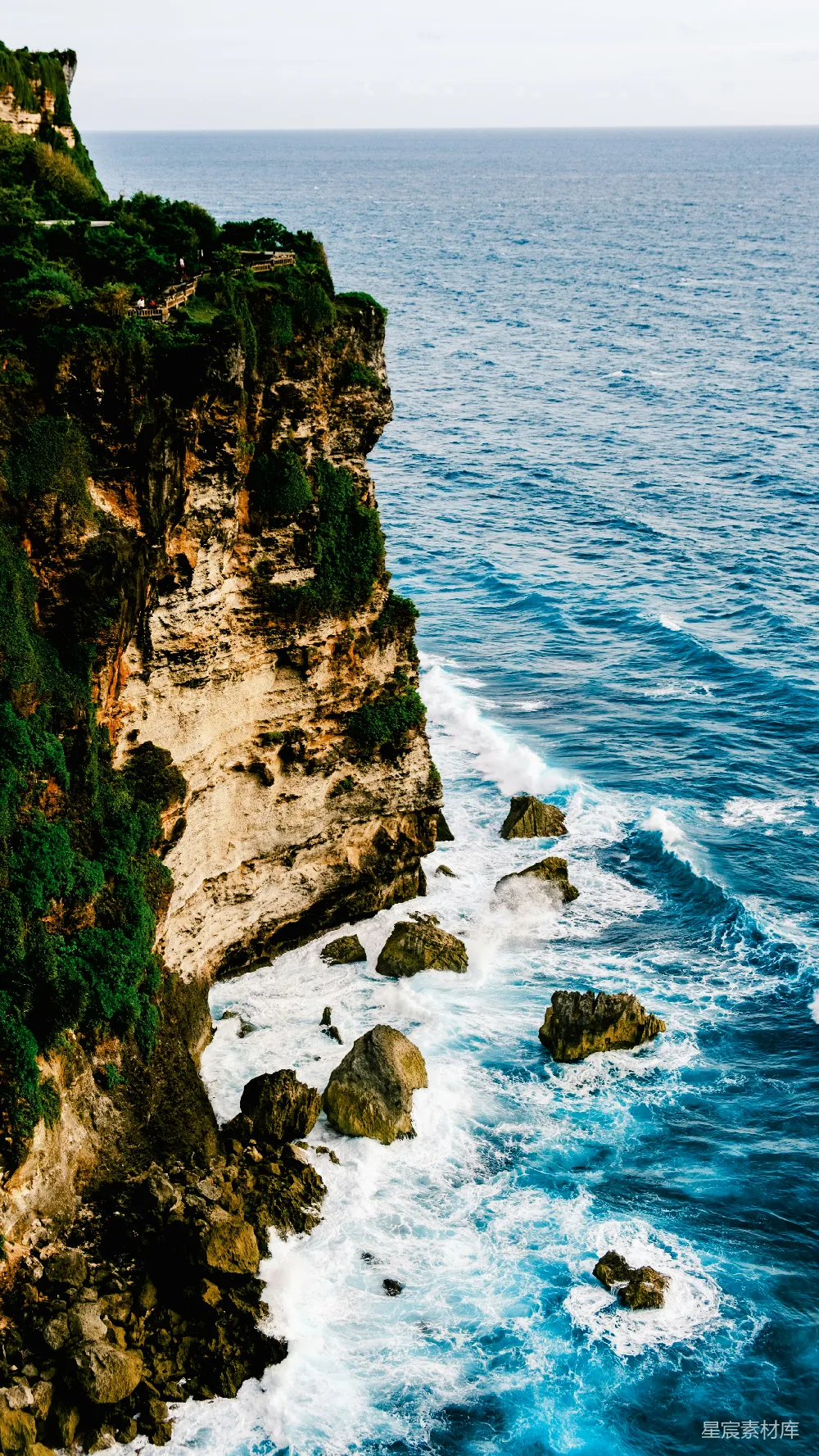 高清摄影  从悬崖顶俯瞰海洋的景色