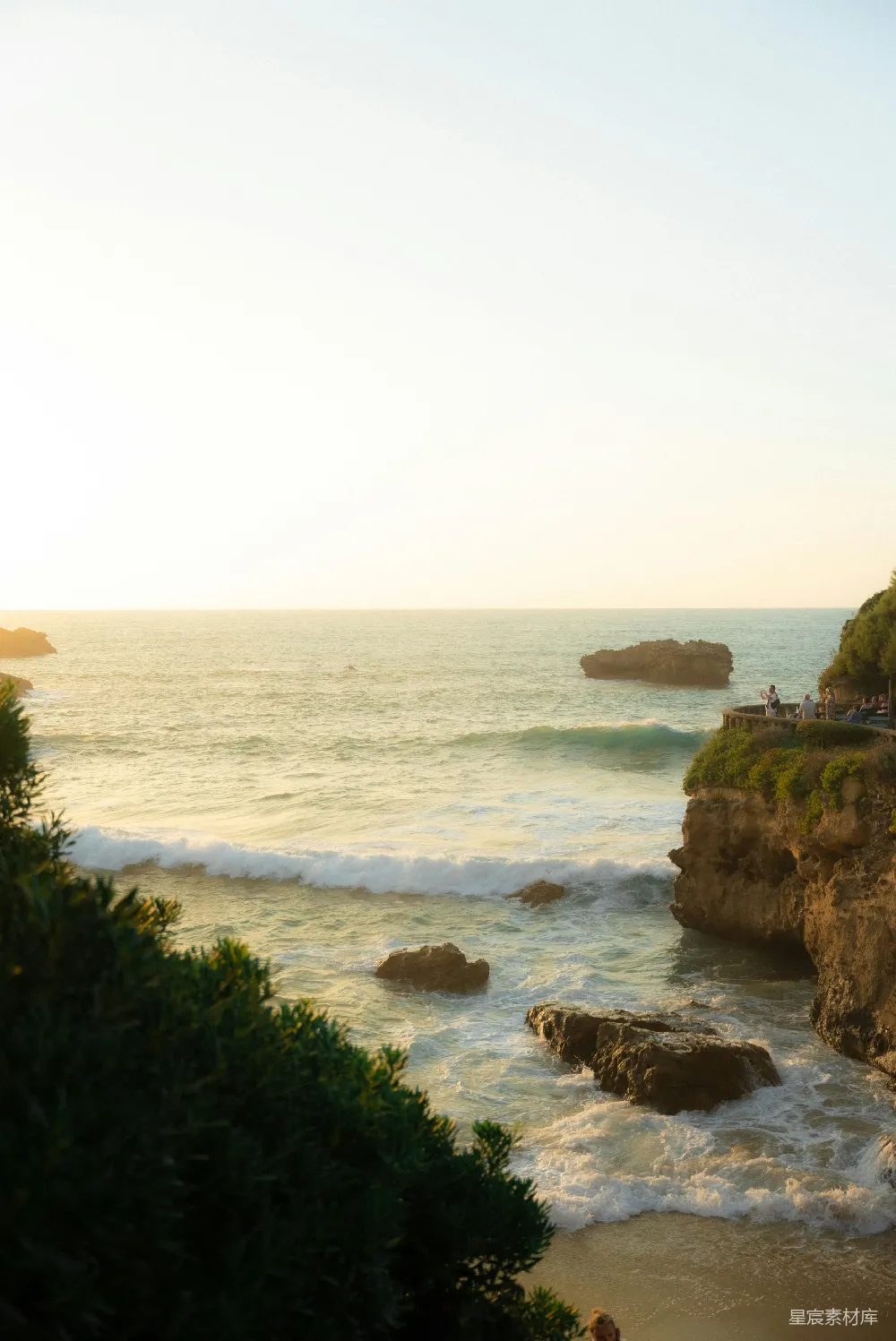 高清摄影  从悬崖上看海景