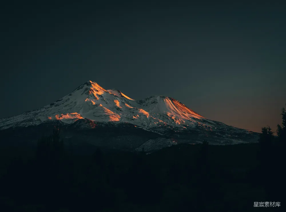 高清摄影  夜晚的雪山