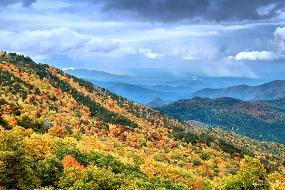 高清摄影  秋季山峦的风景如画的景色