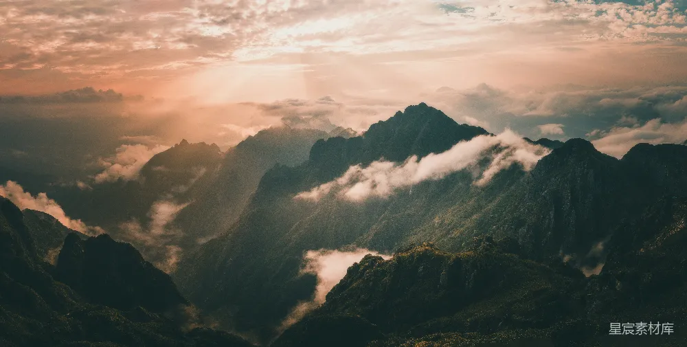 高清摄影 壁纸 黑白色调的山峰在白云下
