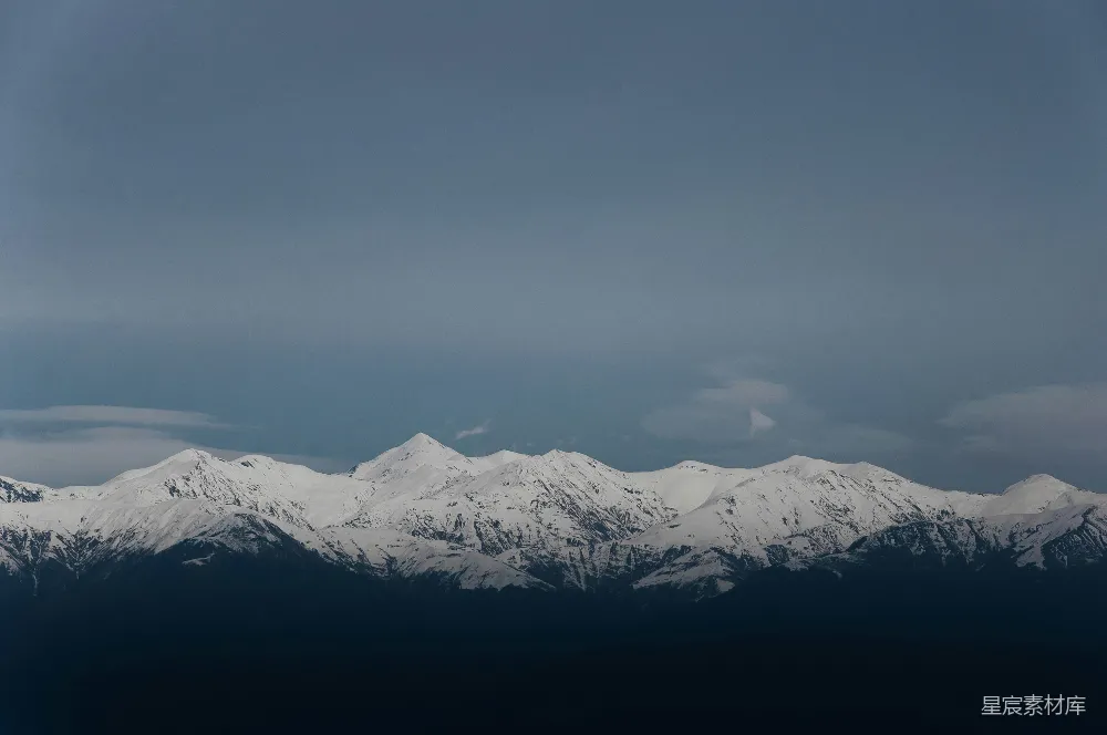 高清摄影  白雪覆盖的山脉