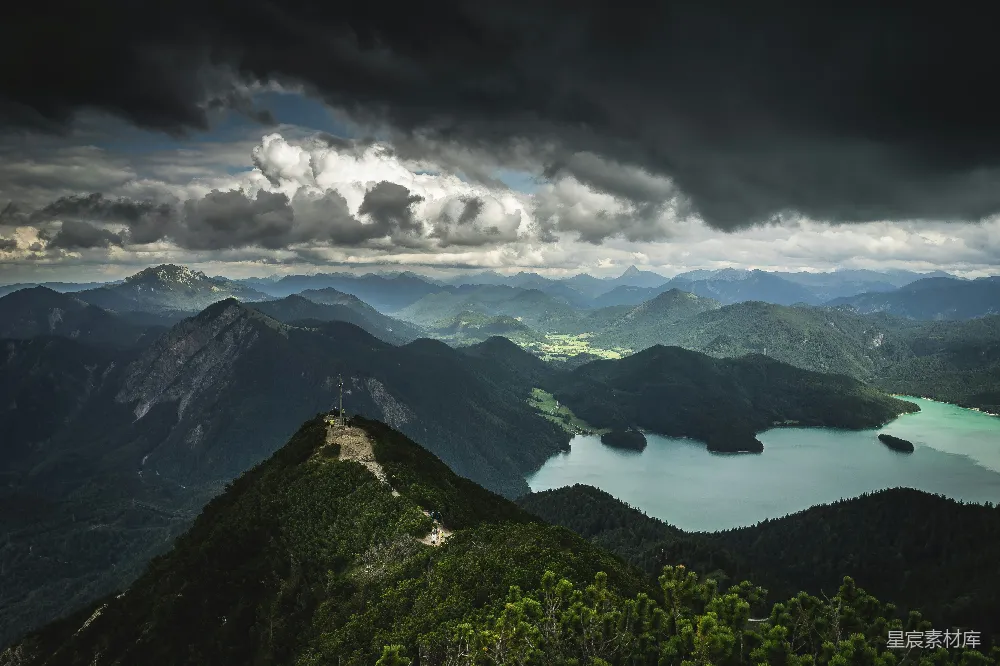高清摄影  山间的湖泊