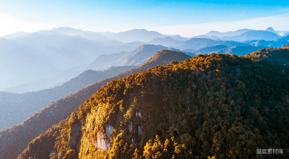 高清摄影  白天拍摄的绿色山脉照片