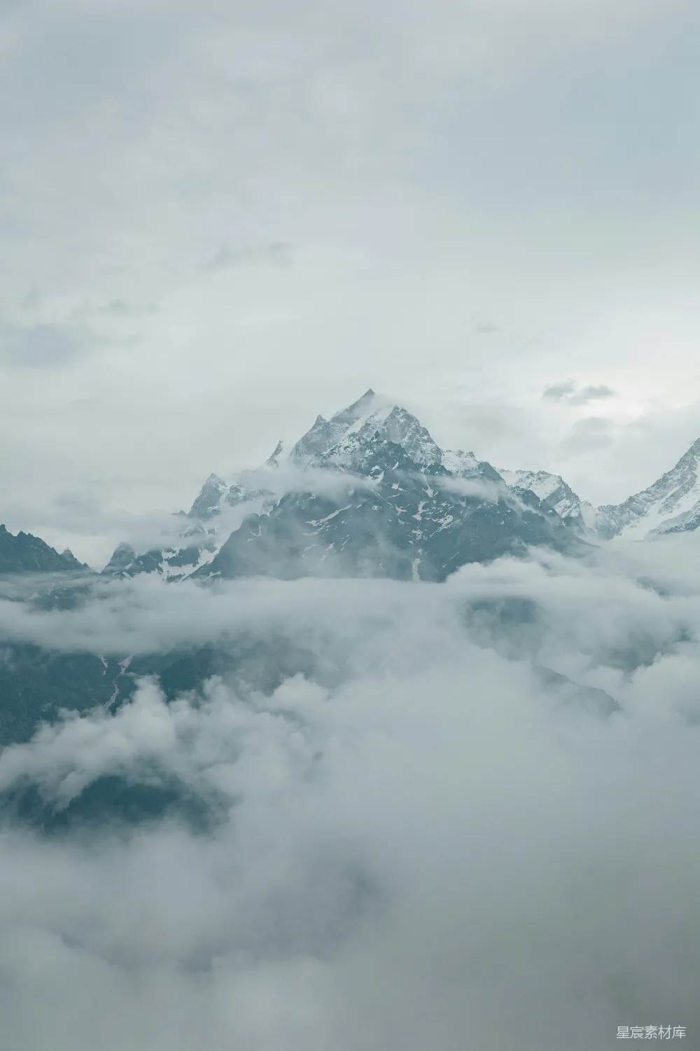 高清摄影  白天的雪山
